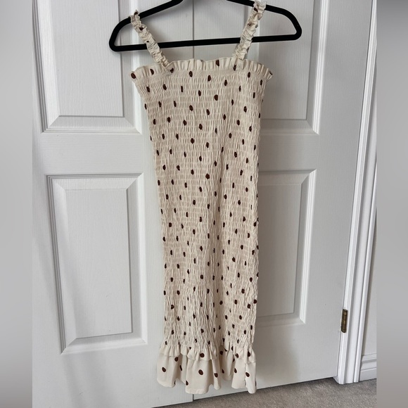 Polka dot Ruched dress ruffle bottom - Picture 1 of 3